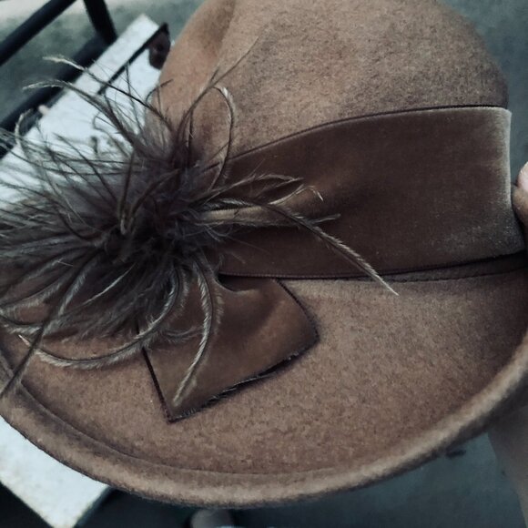 RARE 1970s Boutique by Kates Canada Vintage Felt Hat with Feather Trim Brown - Picture 5 of 5
